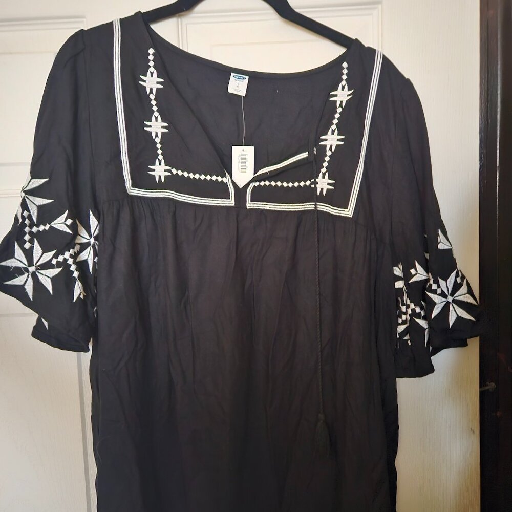 NWT Embroidered Blouse